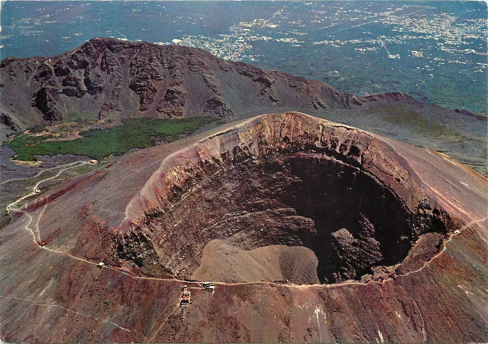 Vesúvio — Vista aérea — Ed. Vincenzo Carcavallo, Nápoles - Frente