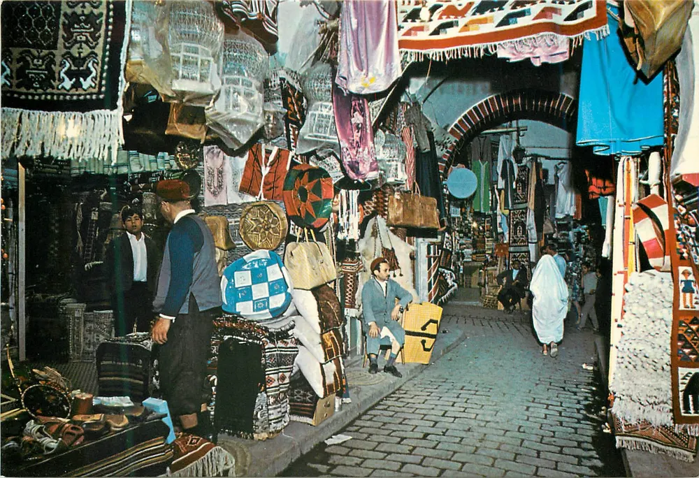 Tunis — Souk van stoffen — uitgaven KAHIA - Voorkant