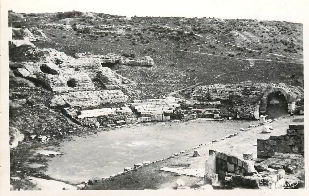 Cartago (Tunísia) — O Teatro Romano — Combier Photo Bacon - Frente