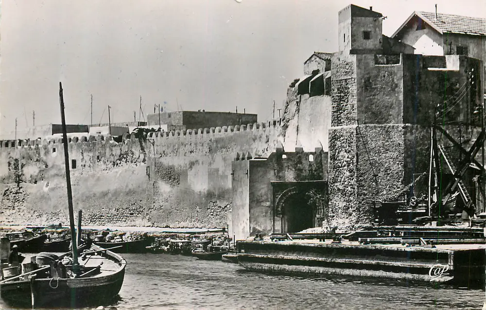 BIZERTE — A Entrada do Velho Porto — Cie des Arts Photomécaniques, 44, rue Letellier, Paris (15) - Frente