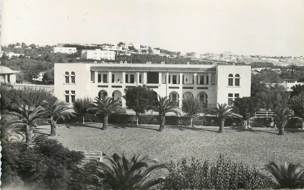 Bâtiment du 26e Escadron du Train - Quartier Foch - Tunis - Recto