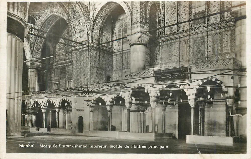 Istanbul. Moschee Sultan-Ahmed — Innenraum, Fassade der Haupteingang — Verleger M. Ahitouy - Vorderseite