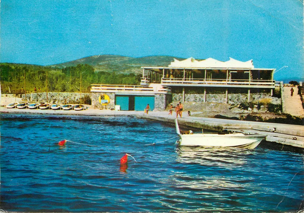 Kuşadası - Türkei — Club Méditerranée, Das Bar und Der Hafen — Verlag Tuna Kartpostal - Vorderseite