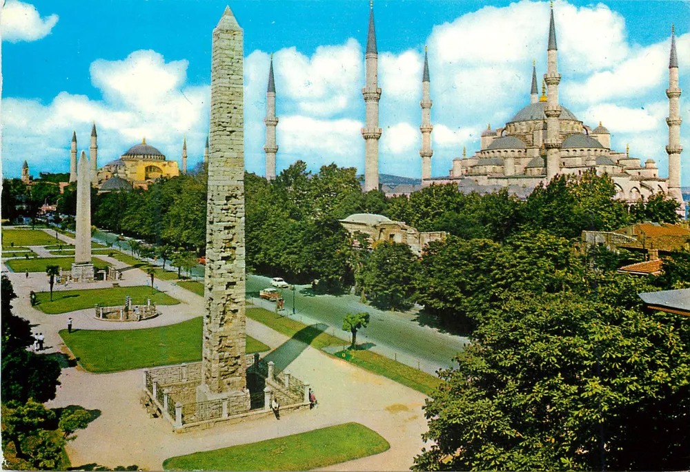 Istanbul — Hippodrom und Blaue Moschee — Verlag Hilal, Nr. 812 - Vorderseite