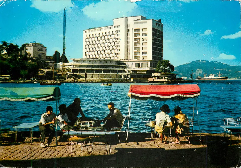 Istambul e suas belezas — Hotel Tarabya — Keskin Color - Frente