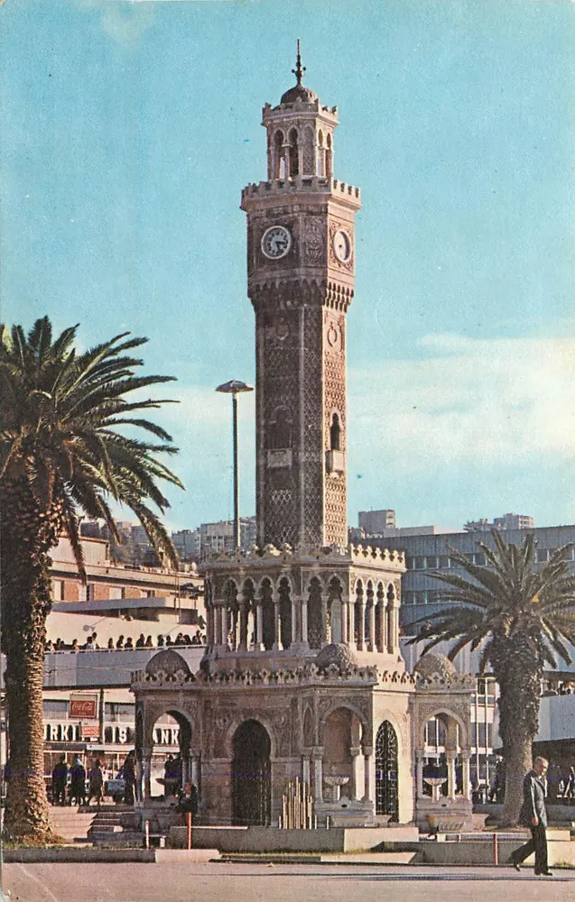 Turm der Uhr von Izmir — Blick von der Straße — Verlag Ticaret Kârpostası - Vorderseite