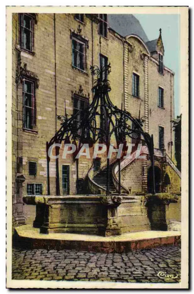 Nantes (Loire-Inférieure) — Innenhof des Schlosses — Der Alte Brunnen — Verleger Combier & Maccon - Vorderseite