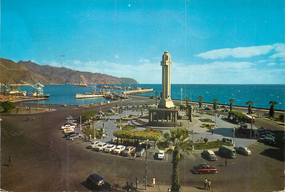 Plaza de España y Muelles — Santa Cruz de Tenerife — Distribuidora Editorial Canaria - Recto