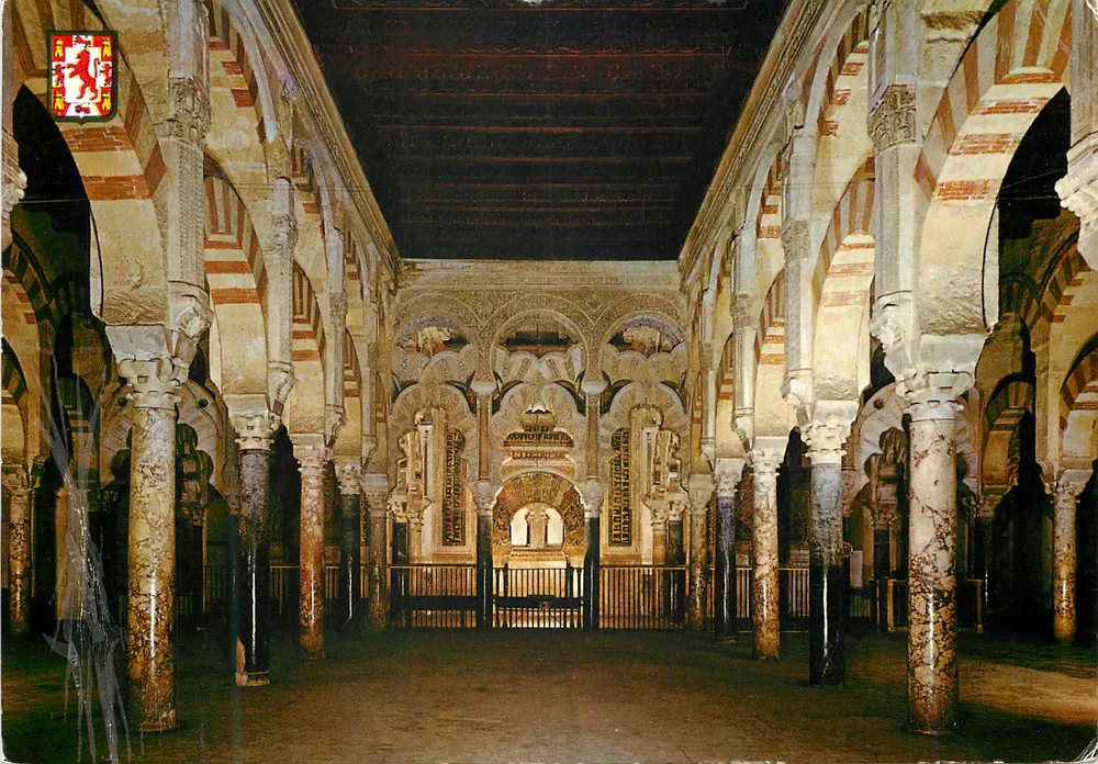 La Mezquita — Laberinto de columnas y El Mihrad al fondo — Ediciones Casanovas, N° 730 - Anverso