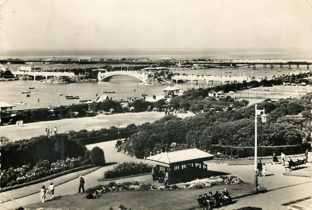 Promenade Gardens and Lake — Southport — Valentine's Postcard, éditeur H.9379 - Recto