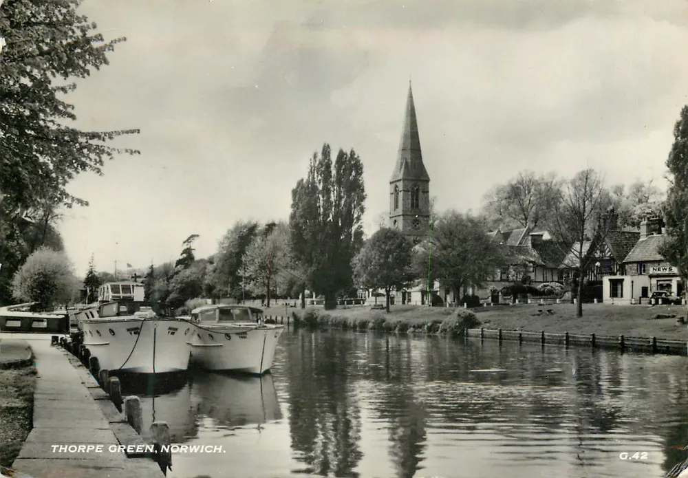 Thorpe Green, Norwich — vista do canal com igreja — G.42 - Frente