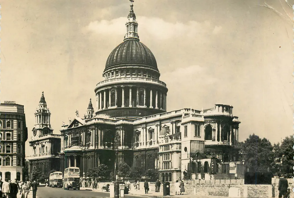 St Paul's Cathedral — vue de la coupole et du portail — Valentine's Post Greetings, série « Distinctive », n° H.9147 - Frente