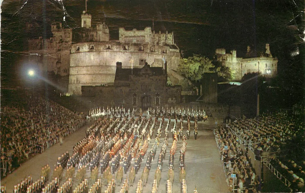 Le Tattoo militaire — Édimbourg — éditeur THE MILITARY TATTOO AT THE CASTLE, EDINBURGH, n° PT35122 - Vorderseite