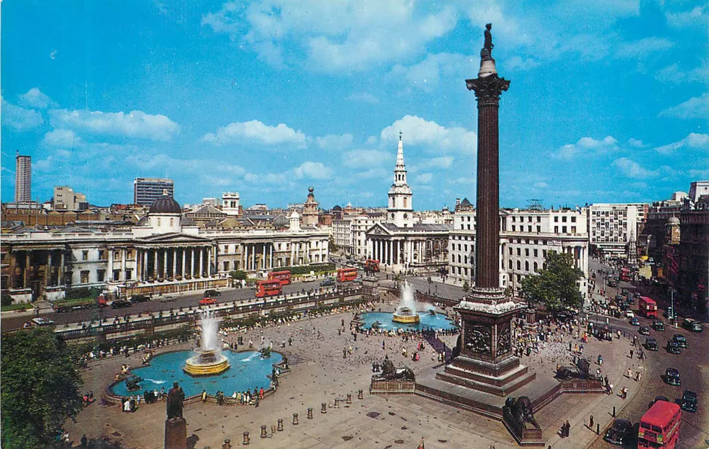 Praça de Trafalgar & Coluna de Nelson, Londres — Série Natural Colour, editor Copphoto - Frente