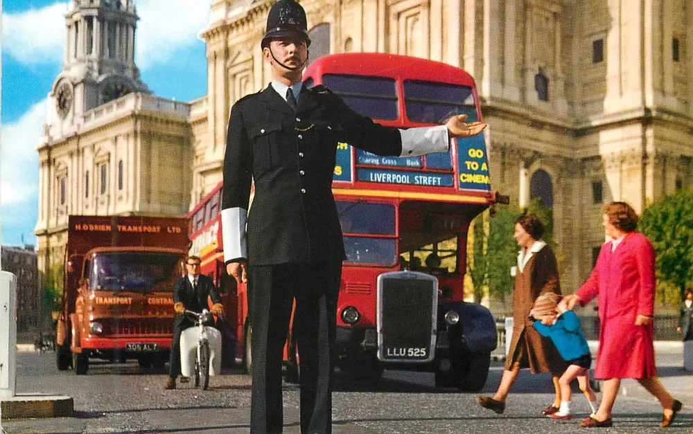 City of London Policeman — 3L63 — John Hinde Studios - Vorderseite