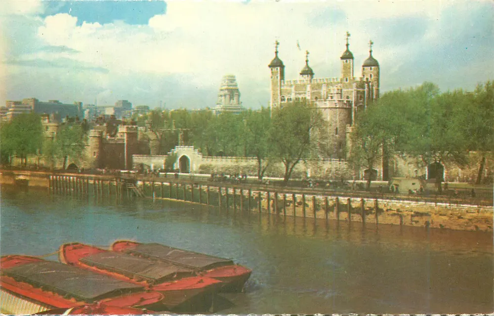 A Torre de Londres — vista do rio — editor Arthur Dixon Ltd, n° L6/656/LON - Frente
