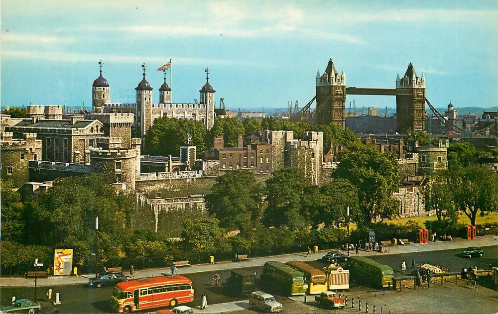A Torre de Londres e o Tower Bridge — The Tower and Tower Bridge, London — editor The Tower and Tower Bridge, London - Frente