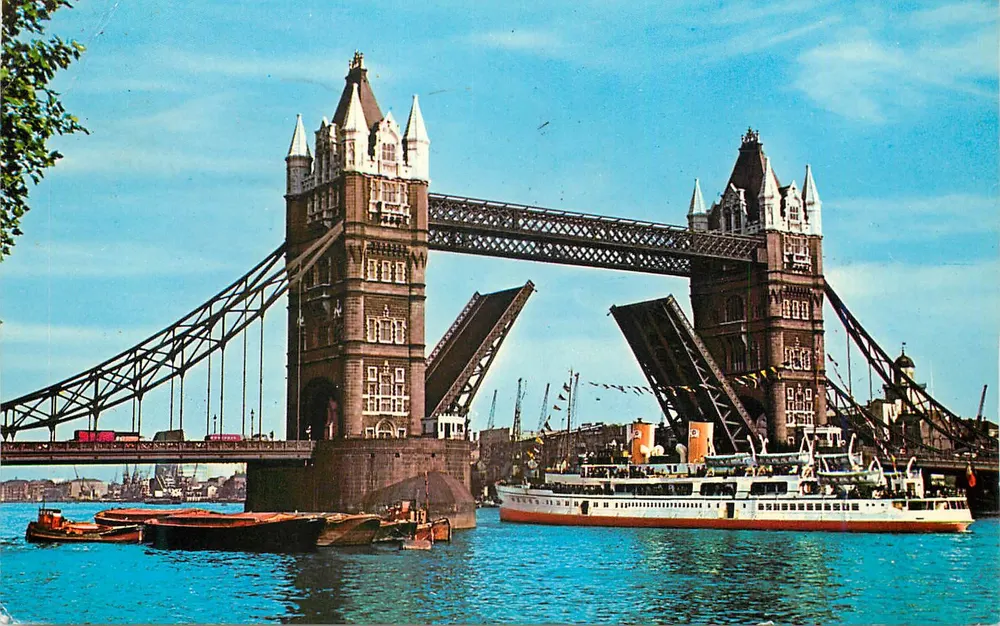 Ponte Tower, Londres — abertura para um barco — The Photographic Greeting Card Co. Ltd. n°157 - Frente