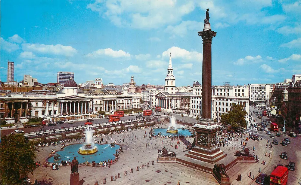 Praça de Trafalgar & Coluna de Nelson, Londres — Série Natural Colour — The Photographic Greeting Card Co. Ltd., Londres — n° 1310 - Frente