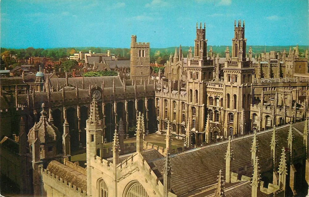 Vista aérea da abadia de Oxford — All Souls College — editor Colourmaster International, n° PT10570 - Frente