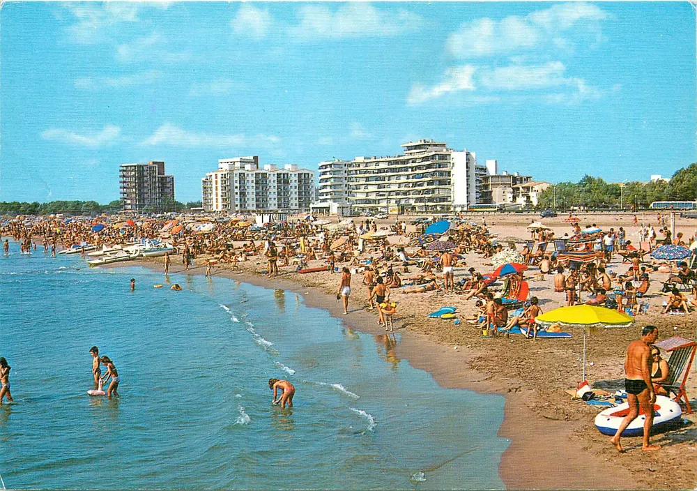 Praia da Playa d'Estartit — Costa Brava — Edições ARRIIBAS - Frente