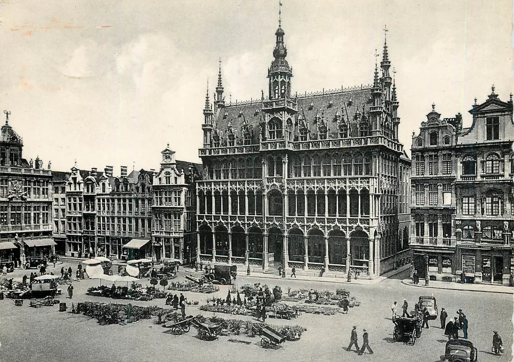 Bruxelas — Grand'Place (N.-E.) e Casa do Rei — editor Ern. Thill, n° 10 - Frente