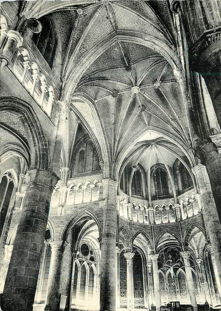Igreja Colegiada de Dinant — Século XII — foto Thill, Bruxelas - Frente