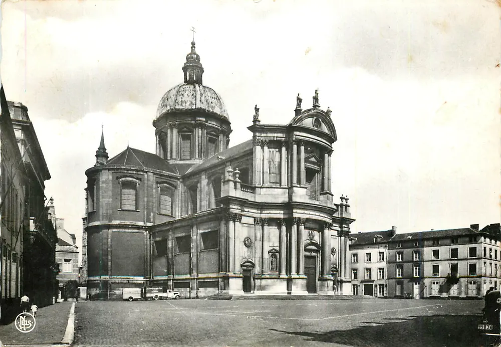 Namur — Catedral de São Aubain — Anciens Ets. Thill s.a. - Bruxelas - Frente