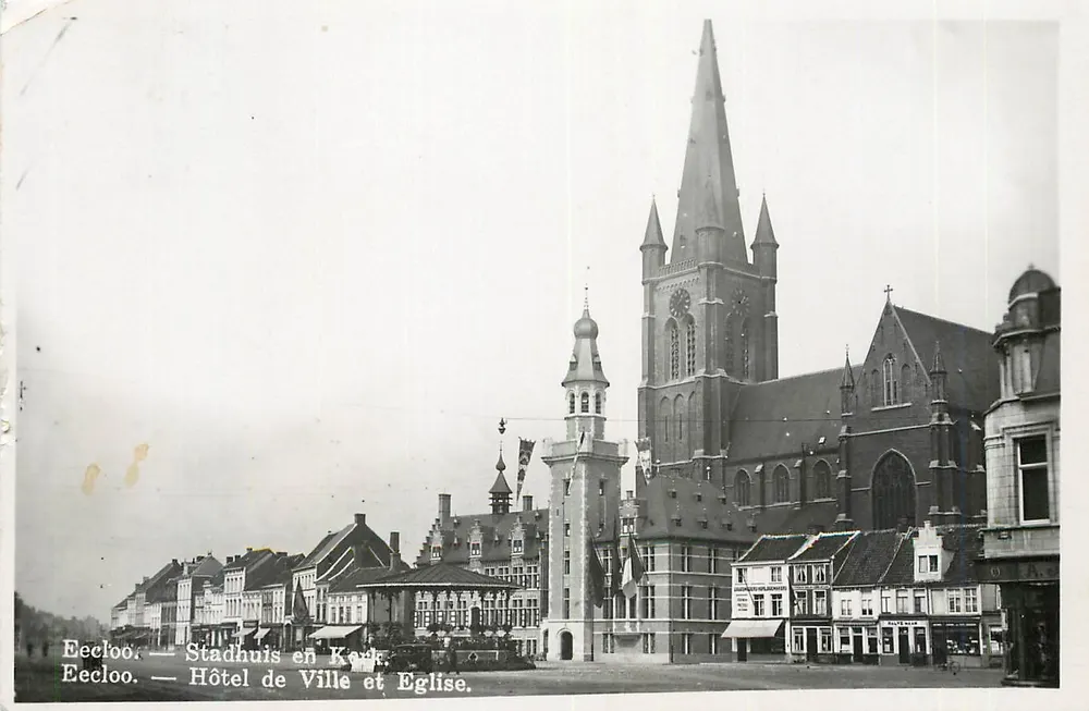Eecloo — Praça Central e Igreja — Hôtel de Ville et Église. - Frente