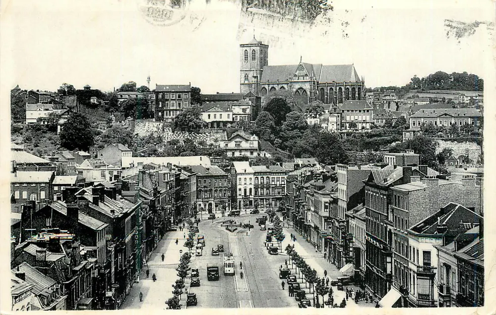 Liège — Ansicht des Platzes Saint-Martin mit der Kathedrale — Verlag NELS, Seriennummer nicht sichtbar - Vorderseite