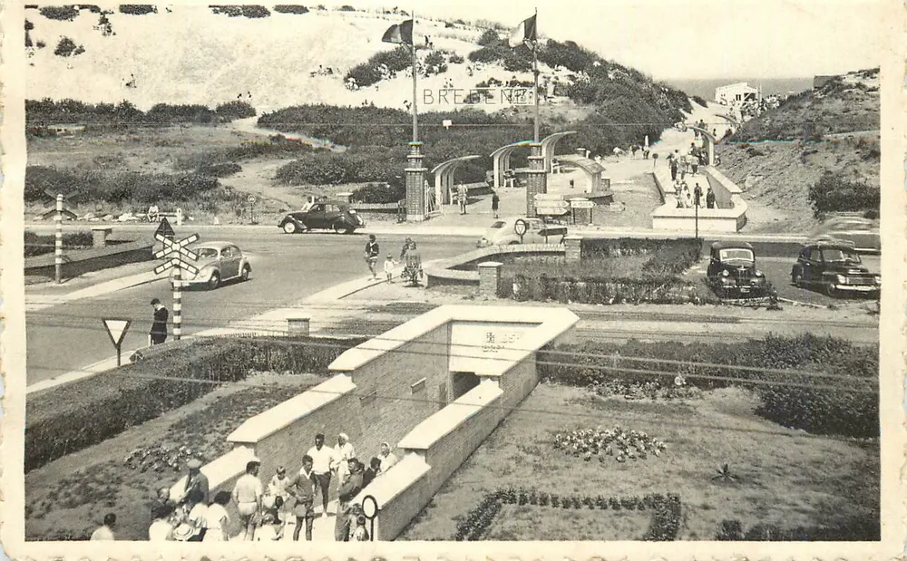 Bredene — Via verso la spiaggia e ingresso al tunnel — Ed. : « Doux Nid », Bredene - Recto