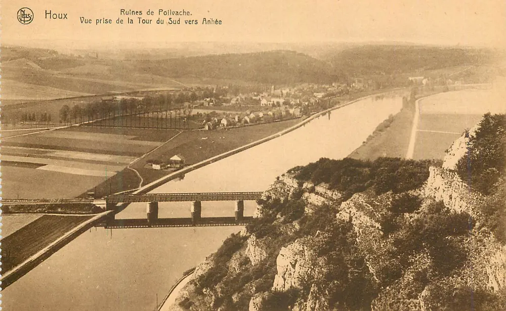 Ruinen von Poilvache — Aufnahme von der Süd-Turm in Richtung Anhée — Houx - Vorderseite