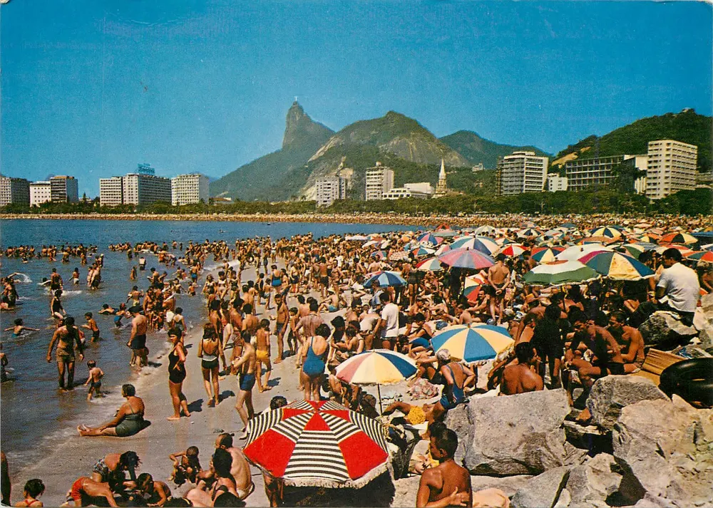 Rio de Janeiro — plage de Botafogo avec le Corcovado — éditeur non visible - Recto
