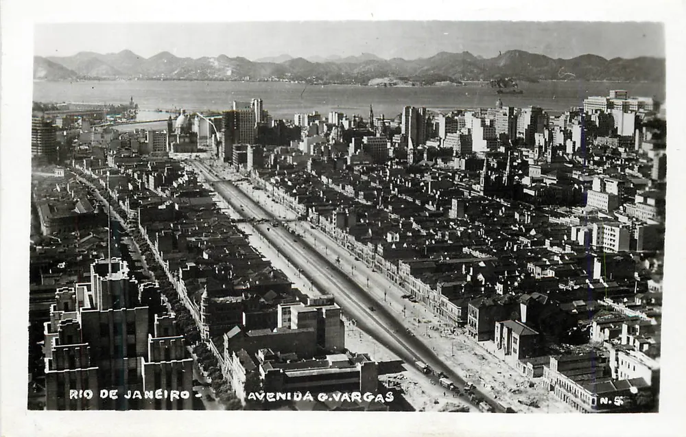 Rio de Janeiro — Avenida G. Vargas — N.º 5 - Frente