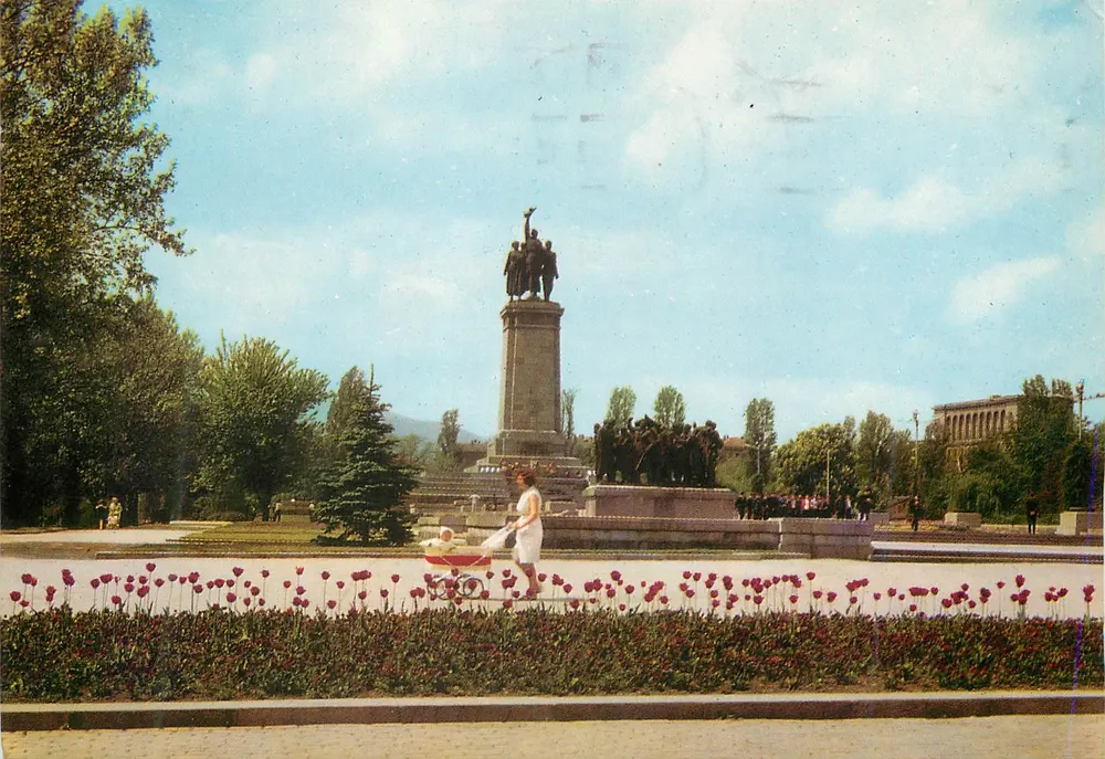 Monumento à Armada Soviética — Sofia — Editor não visível - Frente