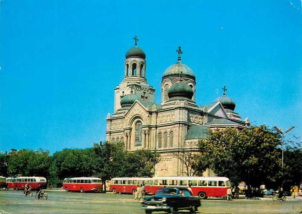 Catedral de Santa Bogoroditsa — Varna — Editor não visível - Frente