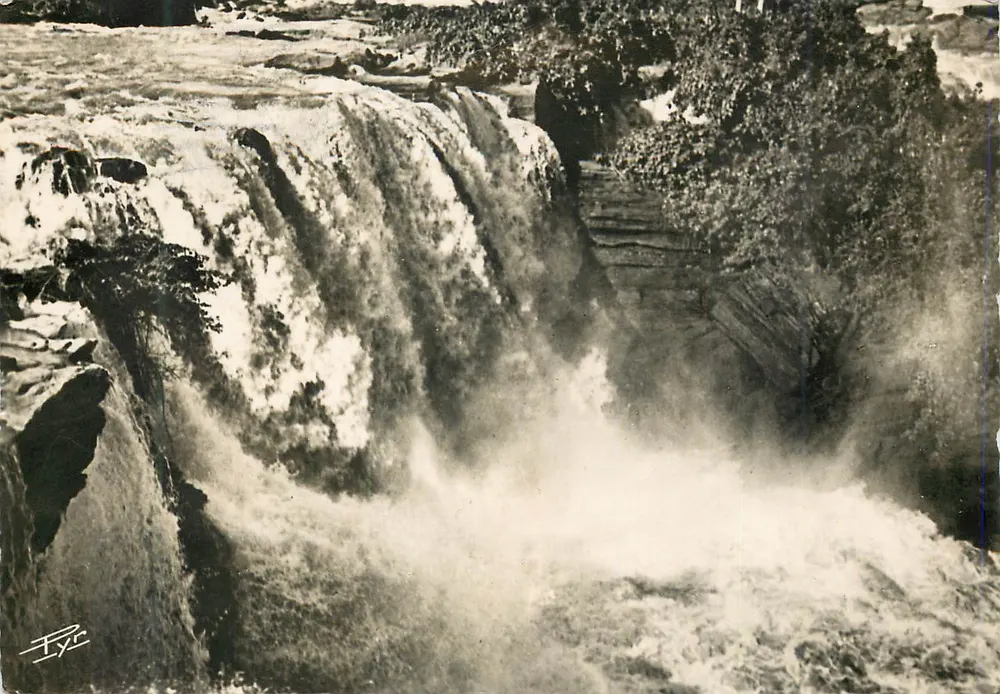 Spektakularne wodospady — EDEA (Kamerun) — Wydawnictwo P.Y.R. Dou - Awers