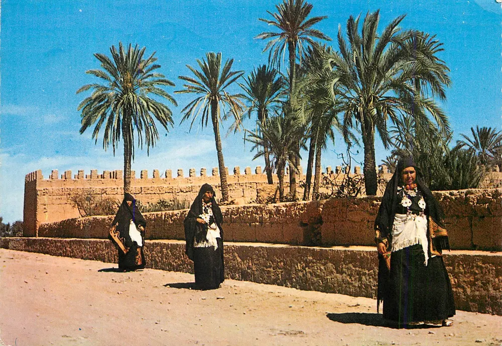 Mulheres em passeio — Tiznit — O Marrocos Pitoresco, BR.227 - Frente