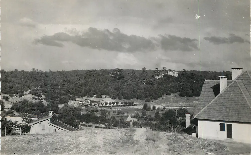 Ifrane — Vista del Palacio de S.M. el Sultán — Edición La Cigogne, Casablanca - Anverso