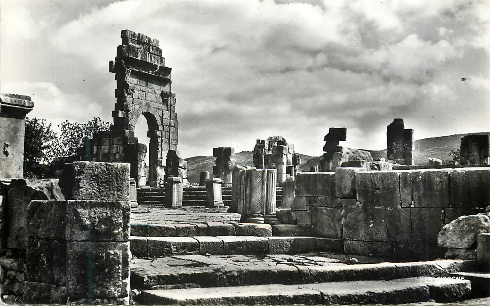 वोलुबिलिस — फोरम के प्रवेश — प्रकाशक ला सिगों - आगे