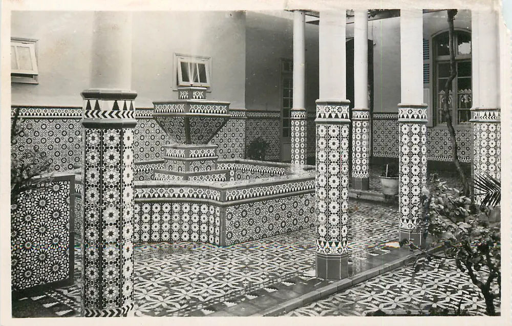 Fès El Bali — Pátio de uma casa árabe — Edit. "La Cigogne", Rd. Pt Lapérouse, Casablanca - Frente
