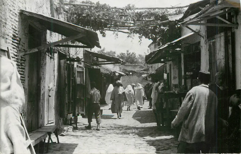 Calle del mercado en Alcazarquivir — Calle Sidi Buhamed — Foto García-Cortés N° 858 - Anverso