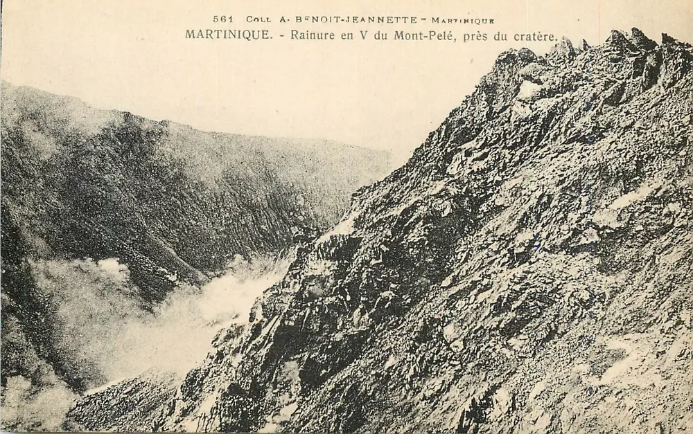 Mont-Pelé — V-förmige Rinne nahe dem Krater — Sammlung A. Benoit-Jeannette — Martinique - Vorderseite