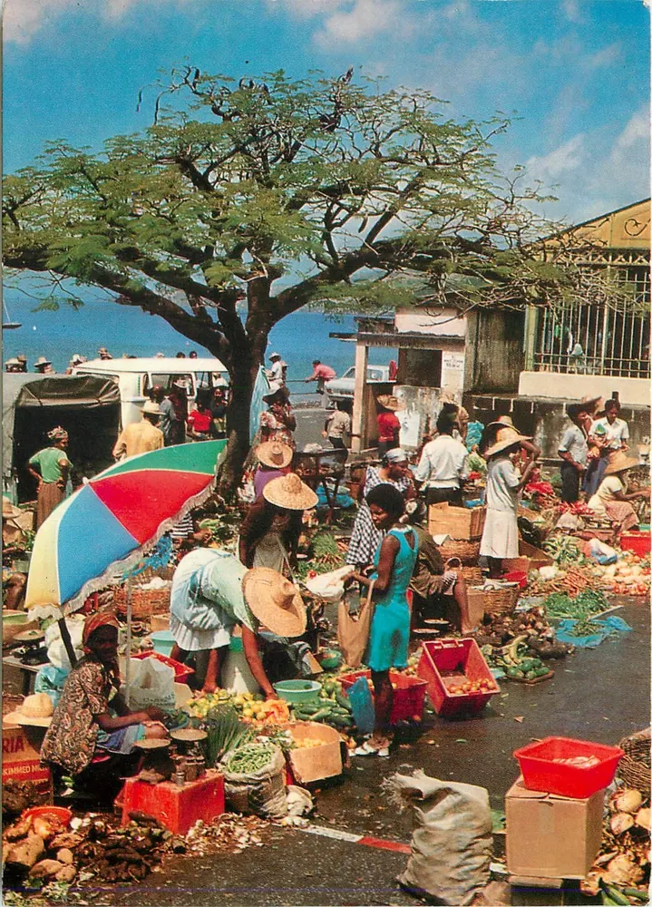 Markt van Saint-Pierre — Martinique — Hachette Antilles - Voorkant