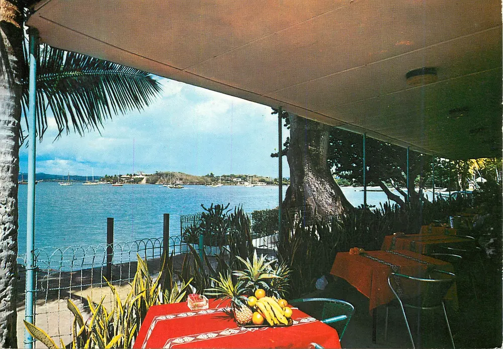 Vue d'un restaurant en bord de mer — Auberge de l'Anse Mitan, Trois-Îlets-Martinique - Recto