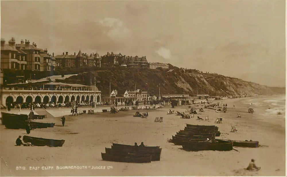 East Cliff, Bournemouth — uitzicht op de strand en gebouwen — Judges' Ltd, n° 8718 - Voorkant