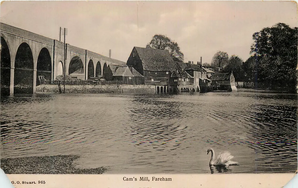 Cam's Mill, Fareham — vista do moinho e do viaduto — G.O. Stuart 965 - Frente