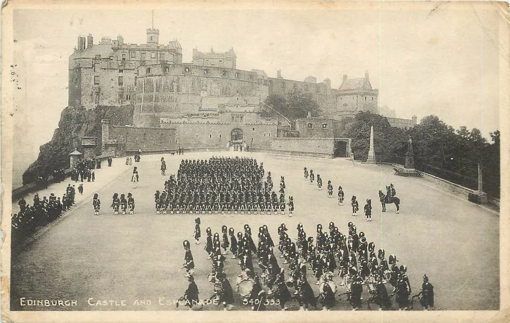 Edinburgh Castle and Esplanade — vue de la parade militaire — éditeur Edinburgh Castle and Esplanade, n° 340/333 - Voorkant
