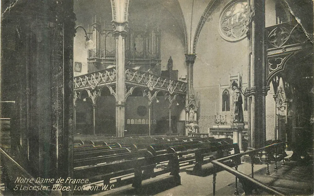 Innenansicht der Kapelle Notre-Dame de France — 5 Leicester Place, London — unbekannter Verleger, Nr. 24 - Vorderseite