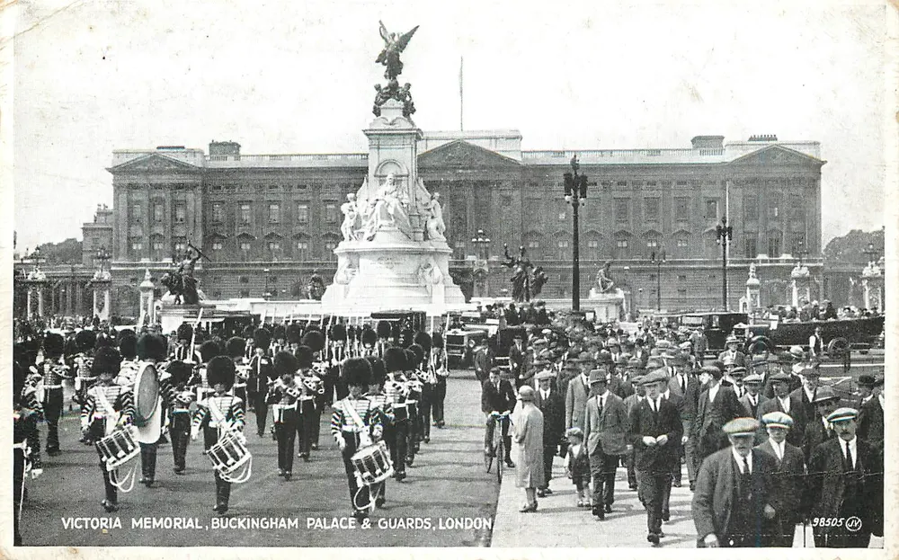 Victoria Memorial, Buckingham Palace & Guards, London — Valentin's Postcards, n° 98505 - Vorderseite